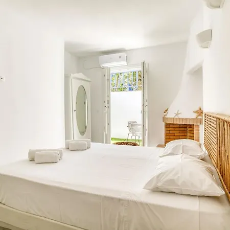 Casa Lina Large Apartment, Access * Aliki (Paros)